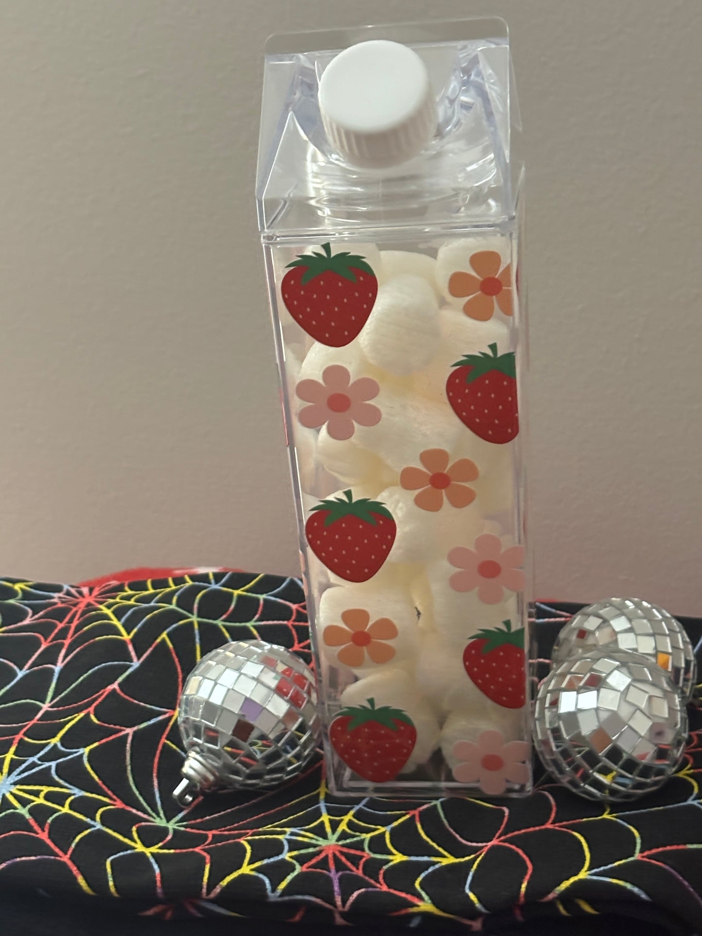 Strawberry flowers water bottle